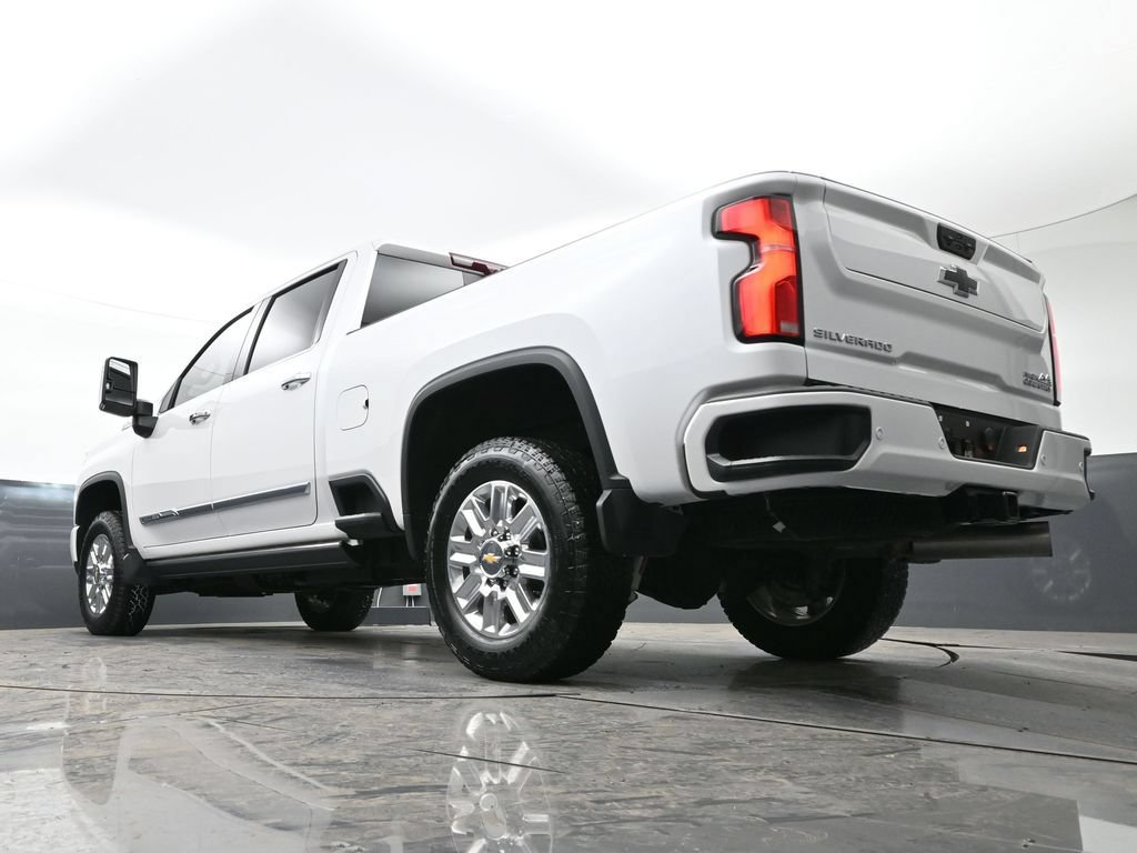 Used 2025 Chevrolet Silverado 2500 High Country w/ High Country Premium Package AWD/4WD image 19