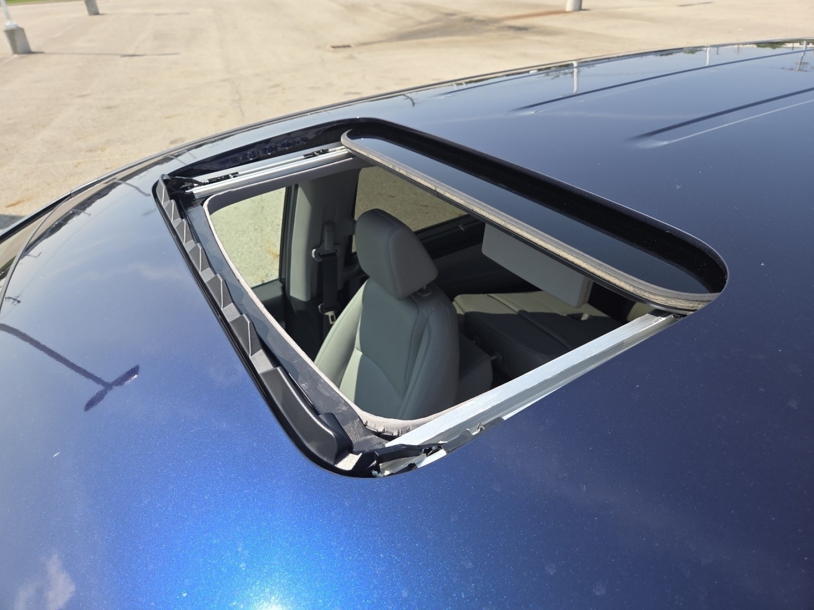 Used 2024 Honda Odyssey Touring image 3