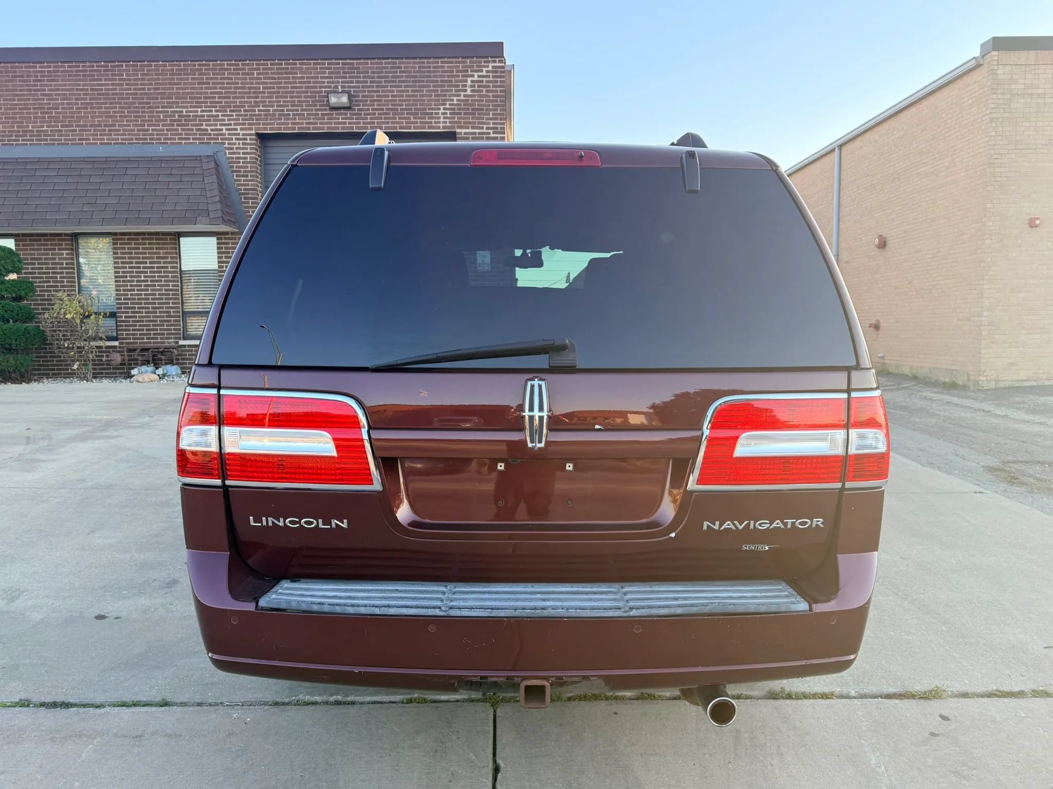 Used 2010 Lincoln Navigator 4WD image 6