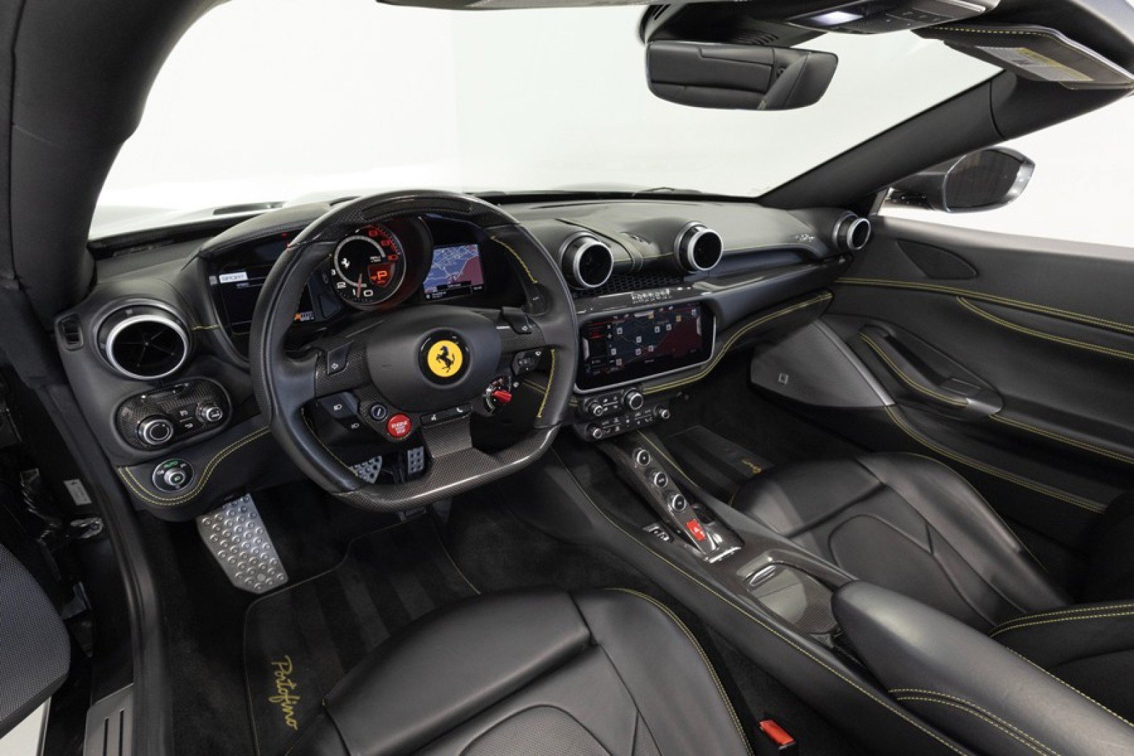 Used 2020 Ferrari Portofino RWD image 5