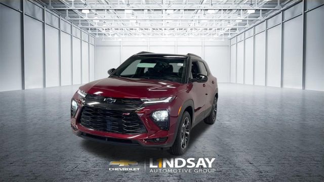 Used 2023 Chevrolet TrailBlazer RS w/ Sun and Liftgate Package FWD image 2