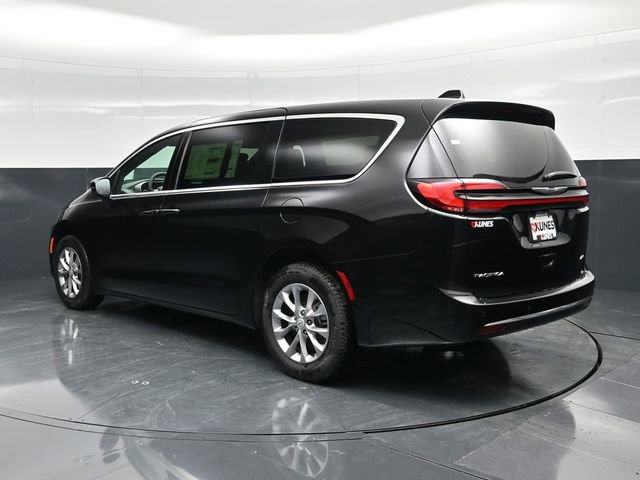New 2026 Chrysler Pacifica Select image 6