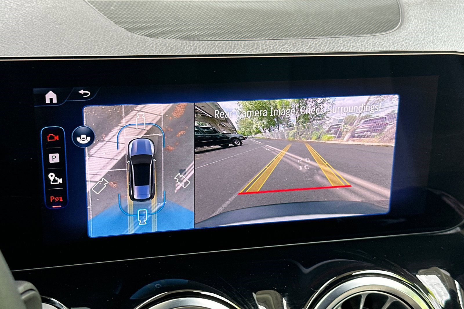 Used 2025 Mercedes-Benz EQB 300 4MATIC image 26