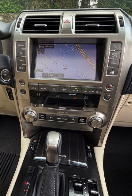 Used 2021 Lexus GX 460 Luxury w/ Sport Design Package AWD/4WD image 17
