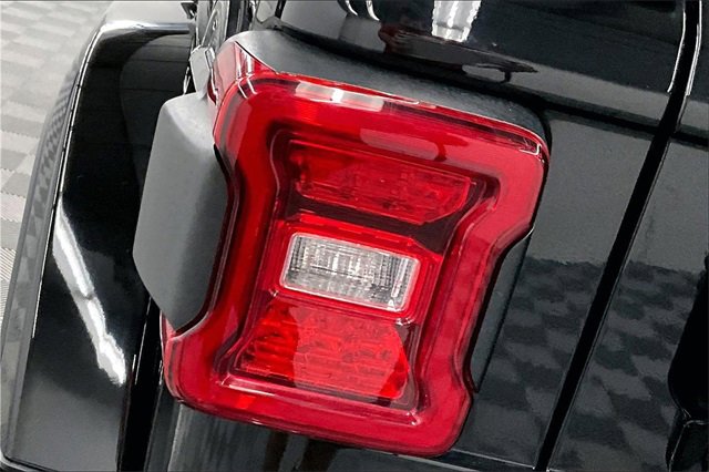 Used 2020 Jeep Wrangler Unlimited Sahara image 29