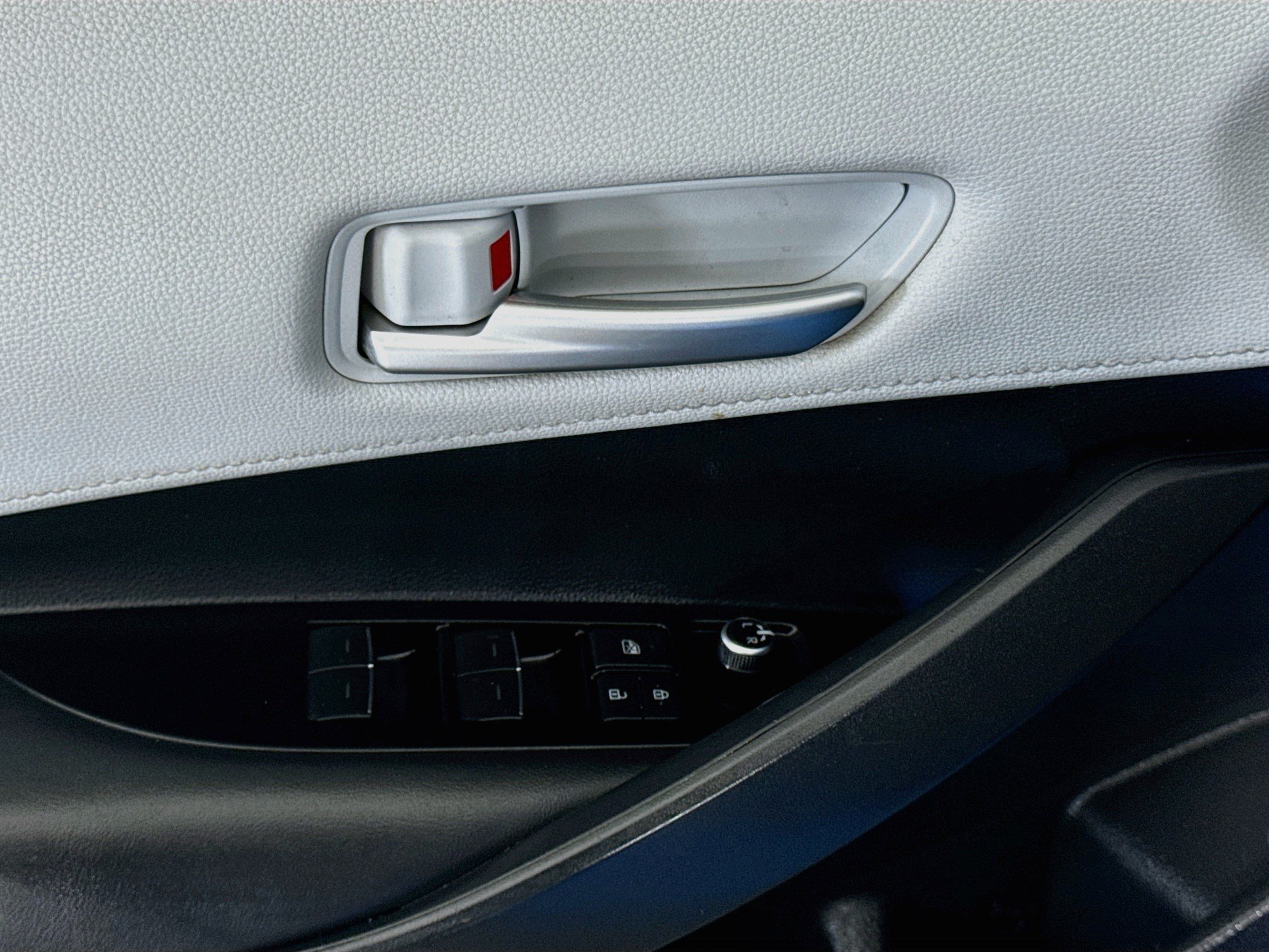 Used 2019 Toyota Corolla SE w/ SE Option Package FWD image 24