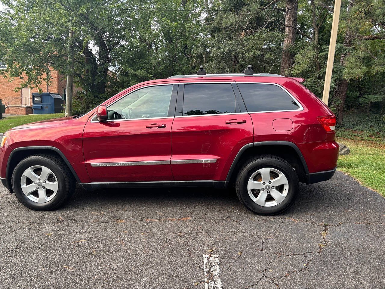 Used 2012 Jeep Grand Cherokee Laredo AWD/4WD image 8