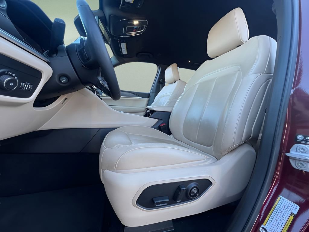 Used 2023 Jeep Grand Cherokee Limited w/ Luxury Tech Group II image 10