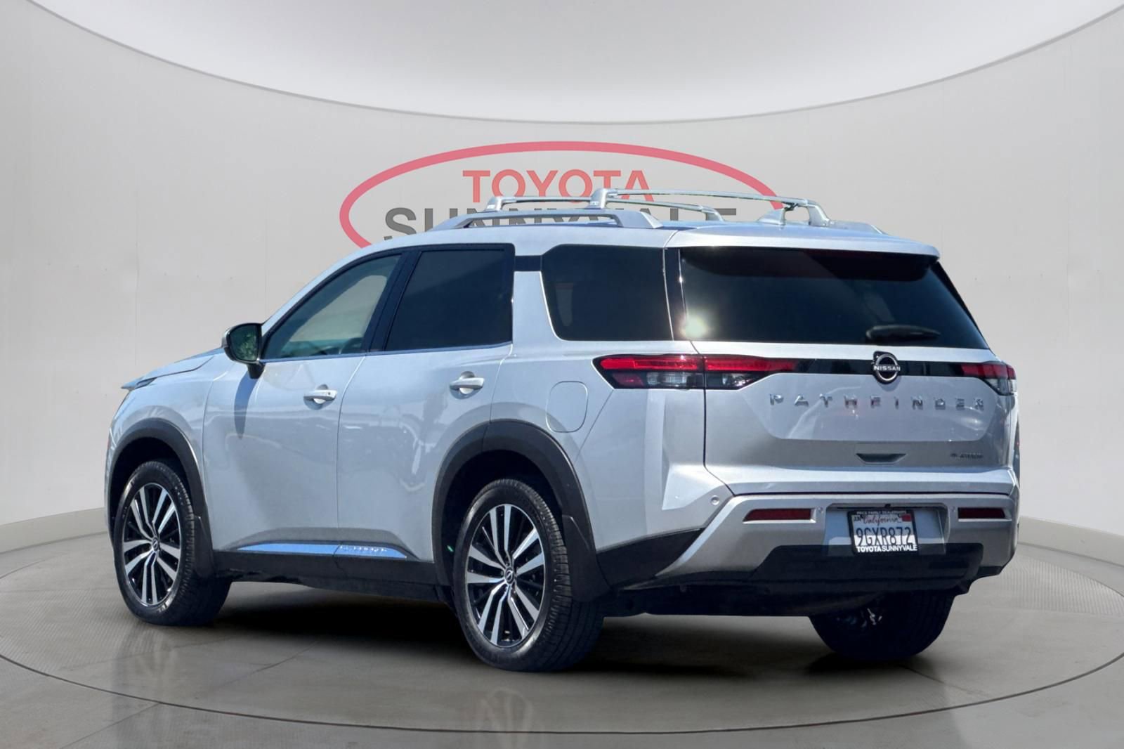 Used 2023 Nissan Pathfinder Platinum FWD image 7