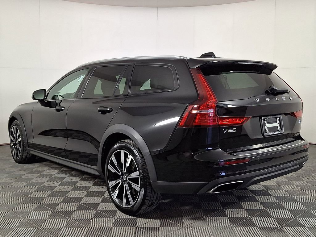 Used 2022 Volvo V60 T5 Cross Country w/ Advanced Package image 8