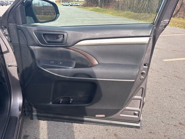 Used 2019 Toyota Highlander LE image 9