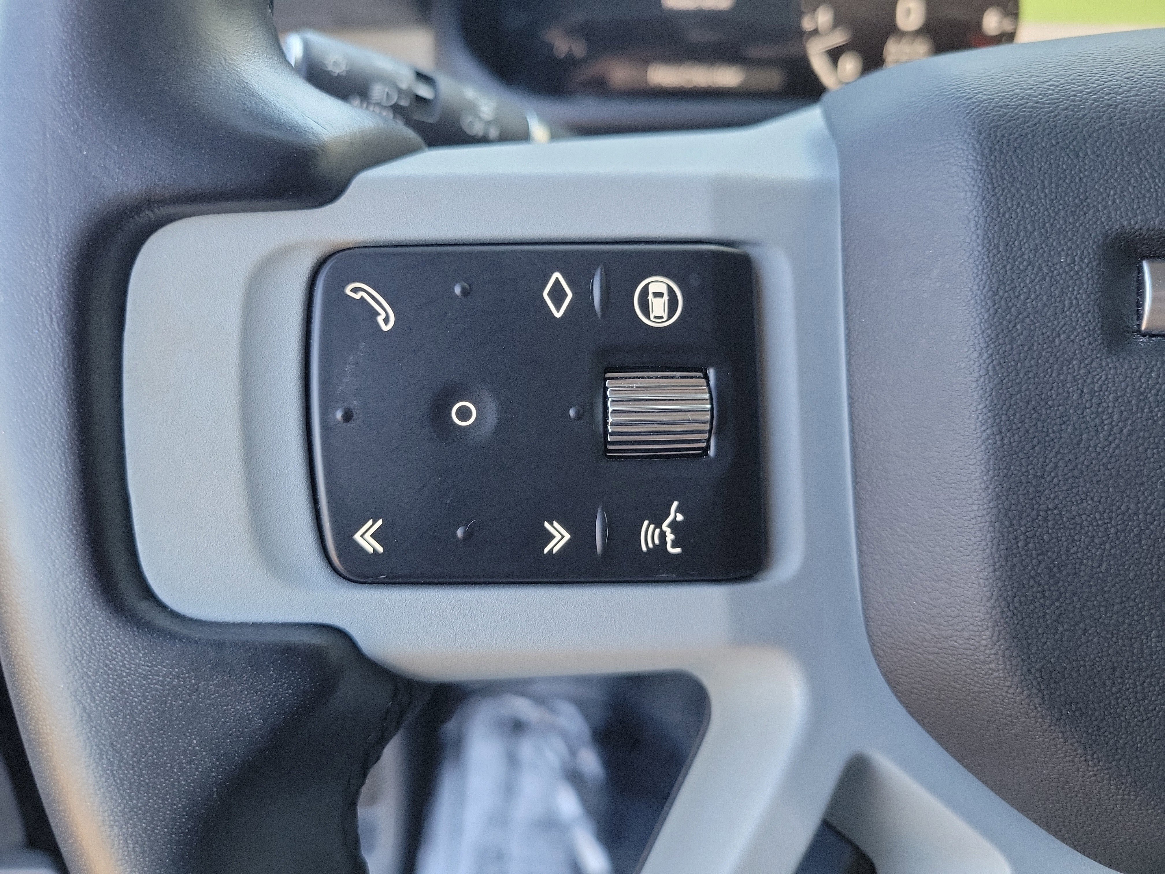 Used 2024 Land Rover Defender 130 S image 29