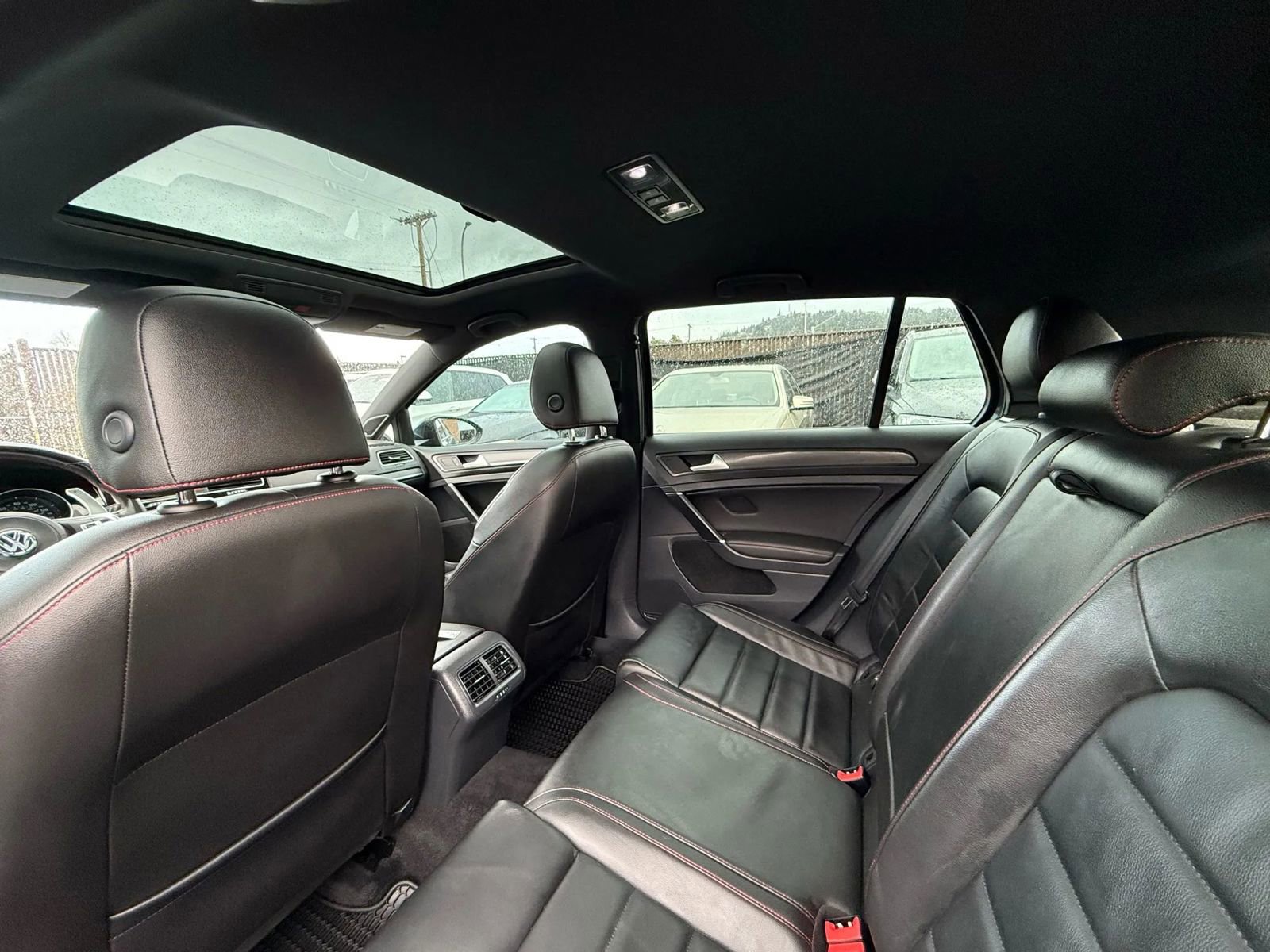 Used 2019 Volkswagen Golf 4-Door image 24