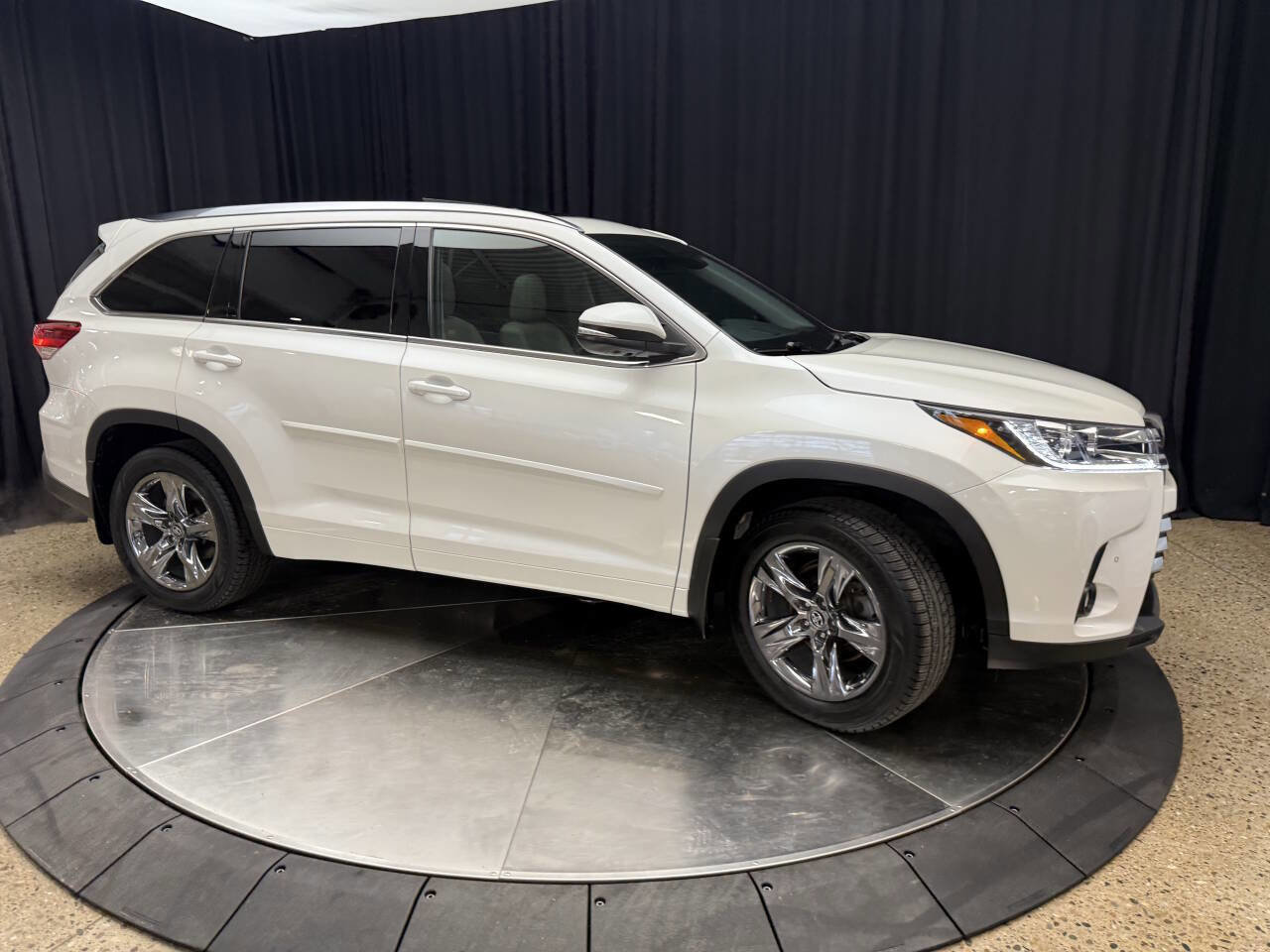 Used 2019 Toyota Highlander Limited Platinum AWD/4WD image 15