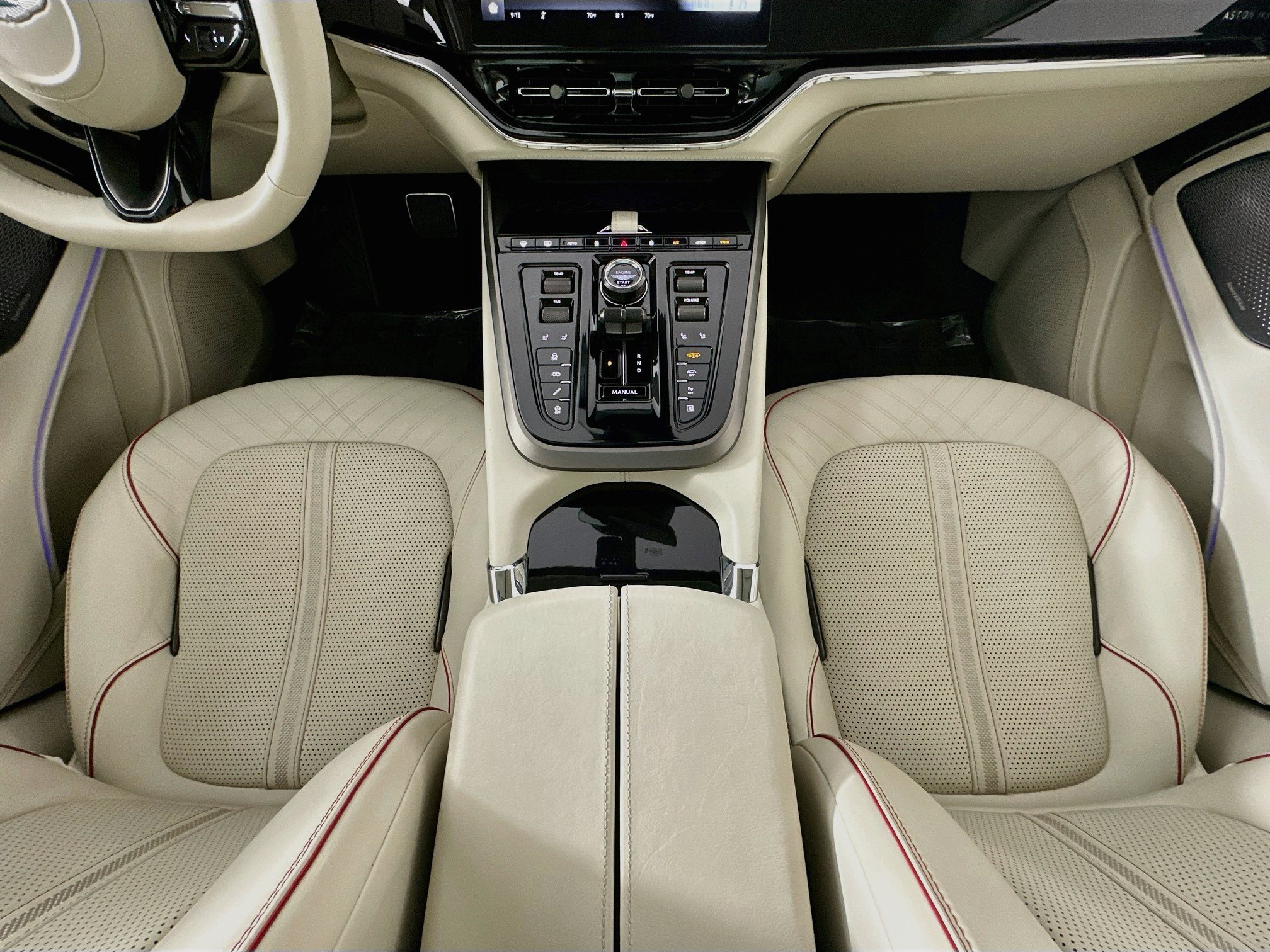 Used 2025 Aston Martin DBX 707 AWD/4WD image 26