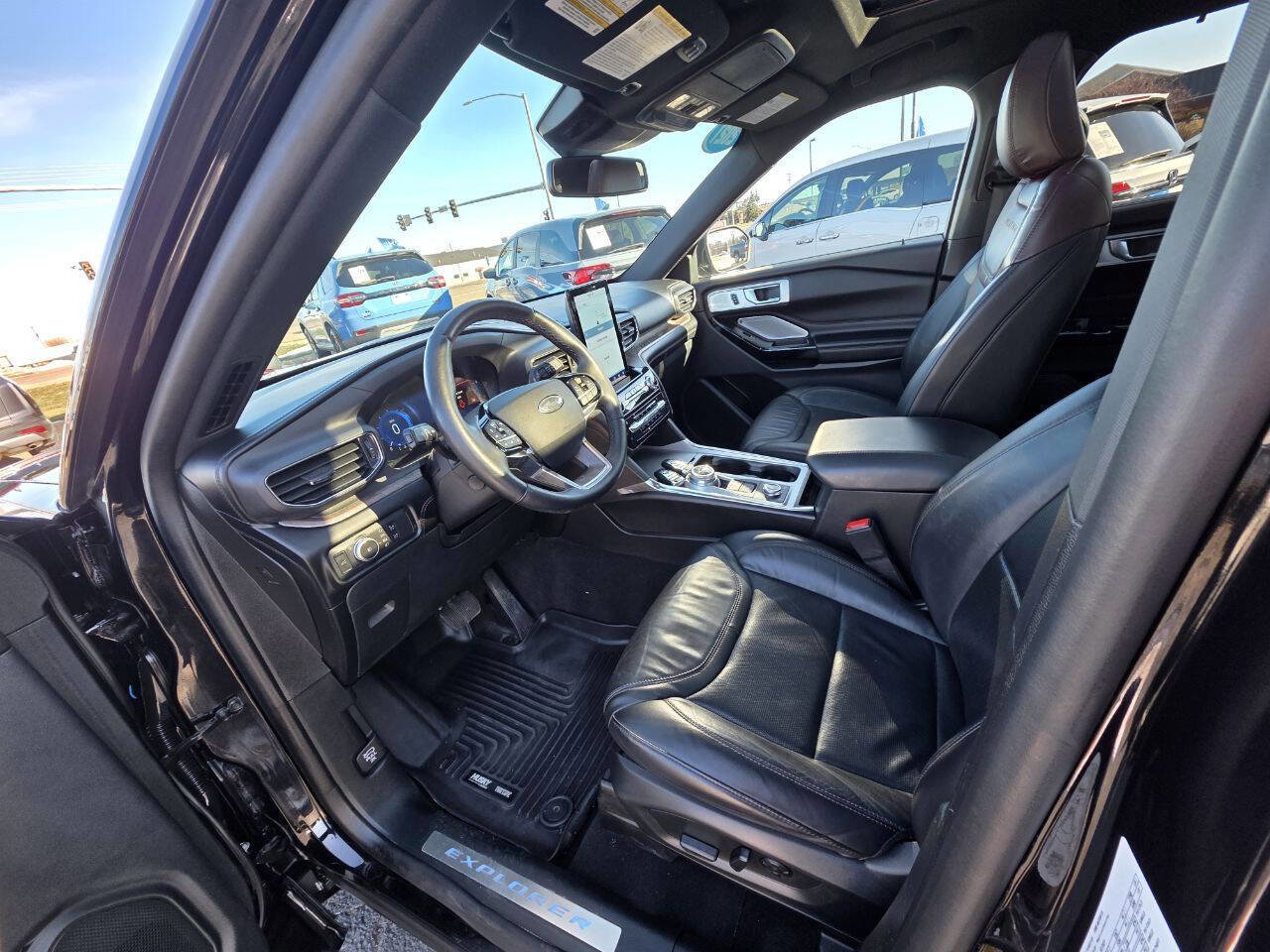 Used 2021 Ford Explorer Platinum image 12