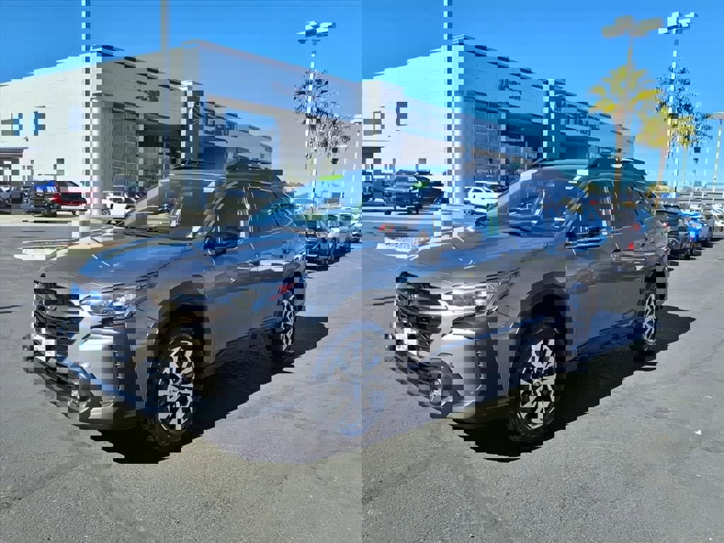 Used 2023 Subaru Outback Premium image 6