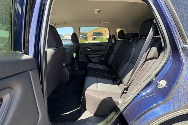 Used 2025 Nissan Rogue SV image 10