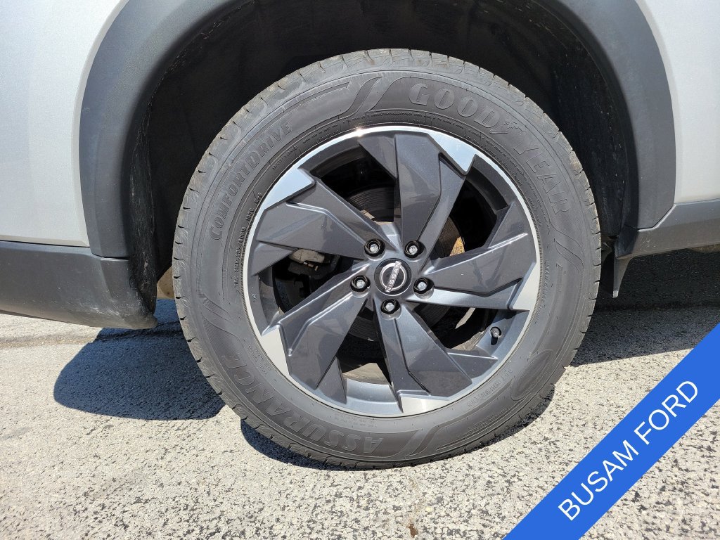 Used 2025 Nissan Rogue SV FWD image 6