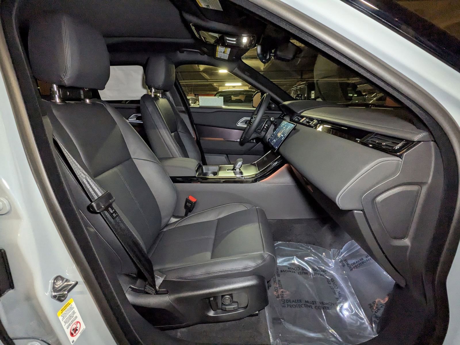 New 2026 Land Rover Range Rover Velar Dynamic SE image 17