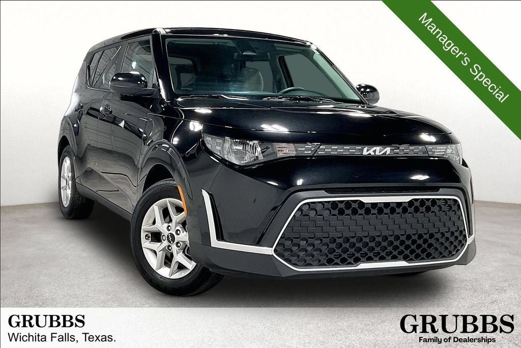 Used 2025 Kia Soul LX w/ LX Technology Package FWD image 1