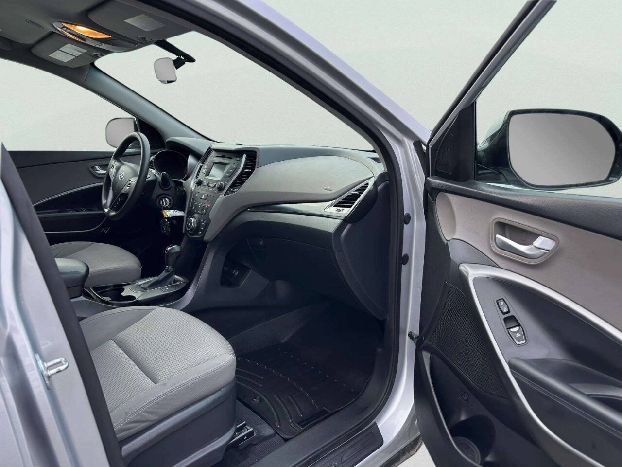 Used 2016 Hyundai Santa Fe SE AWD/4WD image 21