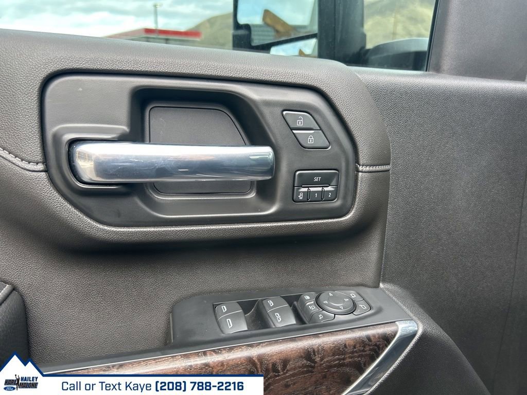Used 2023 GMC Sierra 3500 Denali w/ Denali Ultimate Package image 23