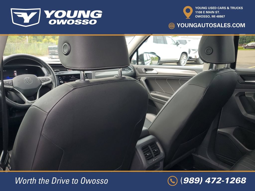 Used 2022 Volkswagen Tiguan SE w/ Panoramic Sunroof Package AWD/4WD image 27