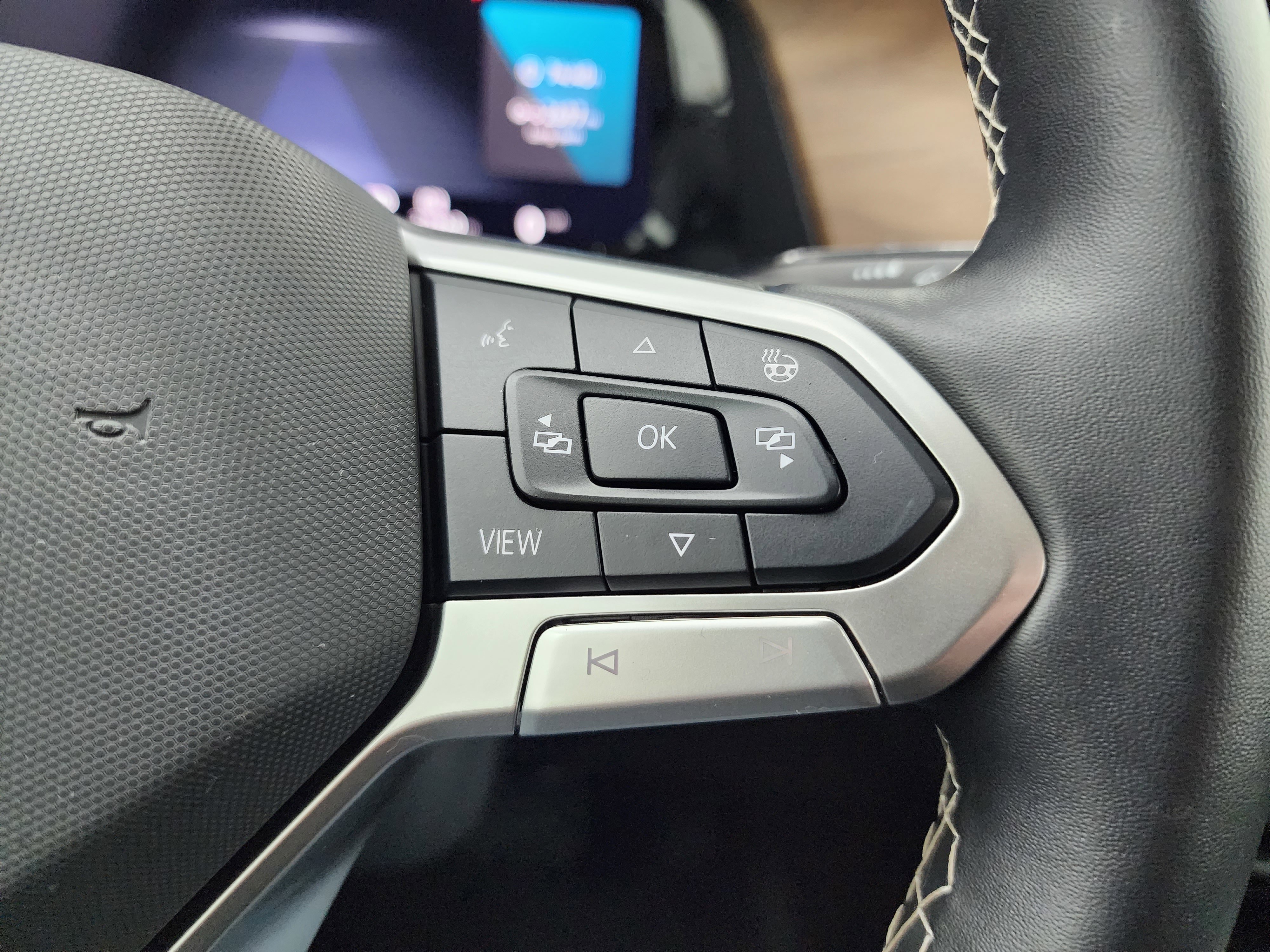 Used 2025 Volkswagen Atlas SE image 17