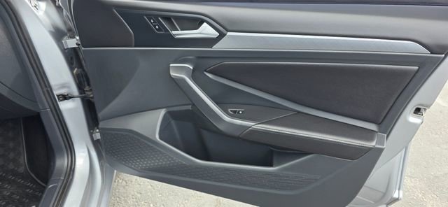 Used 2023 Volkswagen Jetta SE image 14