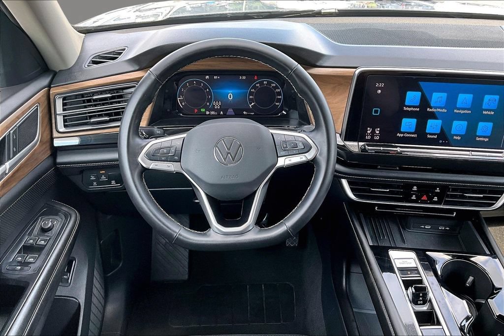 Used 2025 Volkswagen Atlas SE AWD/4WD image 2