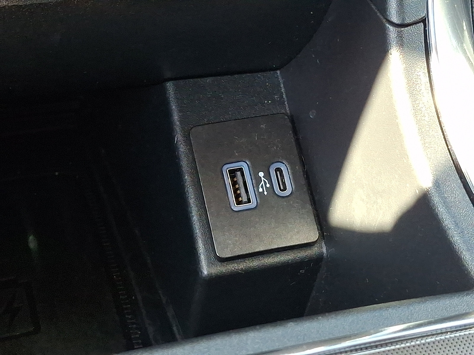 Used 2022 Ford Edge Titanium AWD/4WD image 25