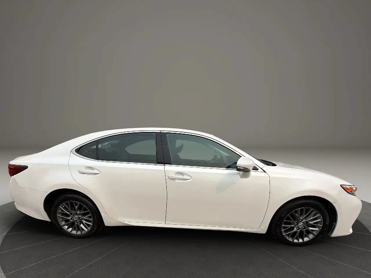 Used 2018 Lexus ES 350 w/ Navigation System Package FWD image 4