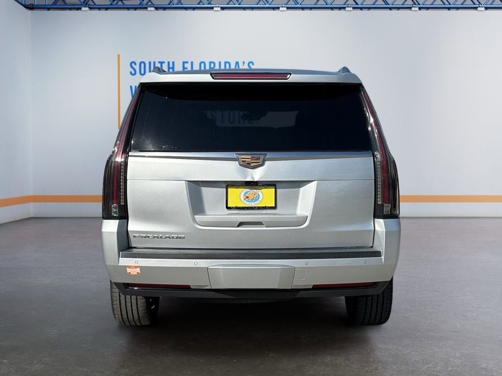 Used 2020 Cadillac Escalade Premium Luxury image 4