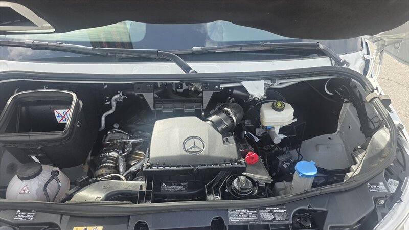 Used 2025 Mercedes-Benz Sprinter 2500 image 33