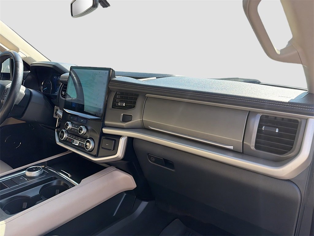 Used 2023 Ford Expedition XLT image 31