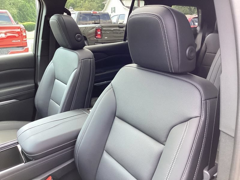 New 2027 Chevrolet Traverse LT w/ Sun and Wheel Package AWD/4WD image 25