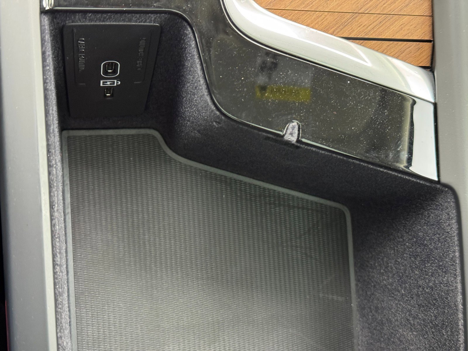 Used 2024 Volvo XC90 T8 Plus w/ Protection Package Premier image 32