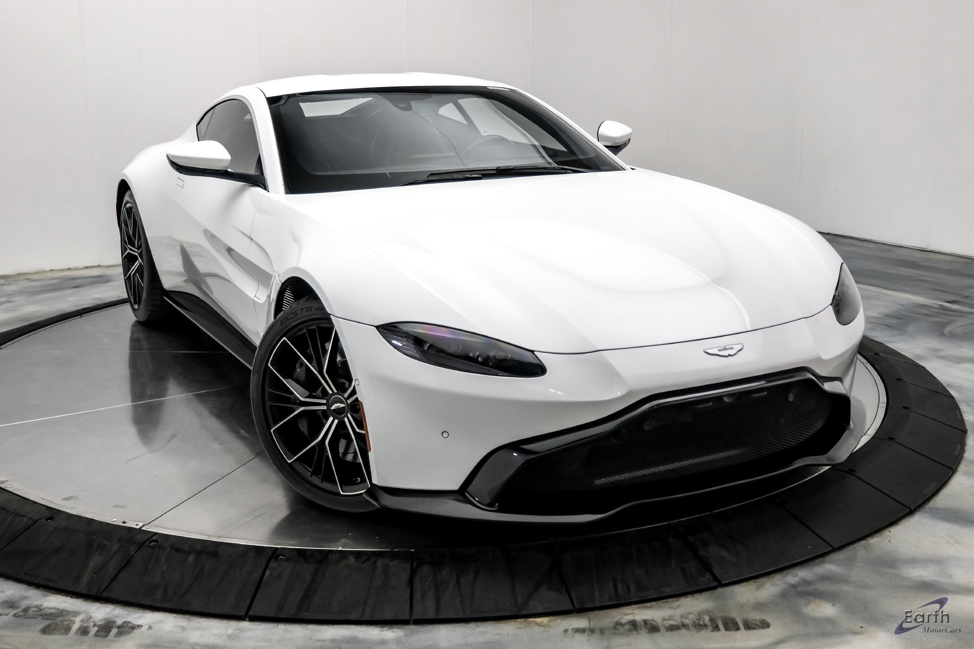 Used 2022 Aston Martin V8 Vantage Coupe RWD image 30