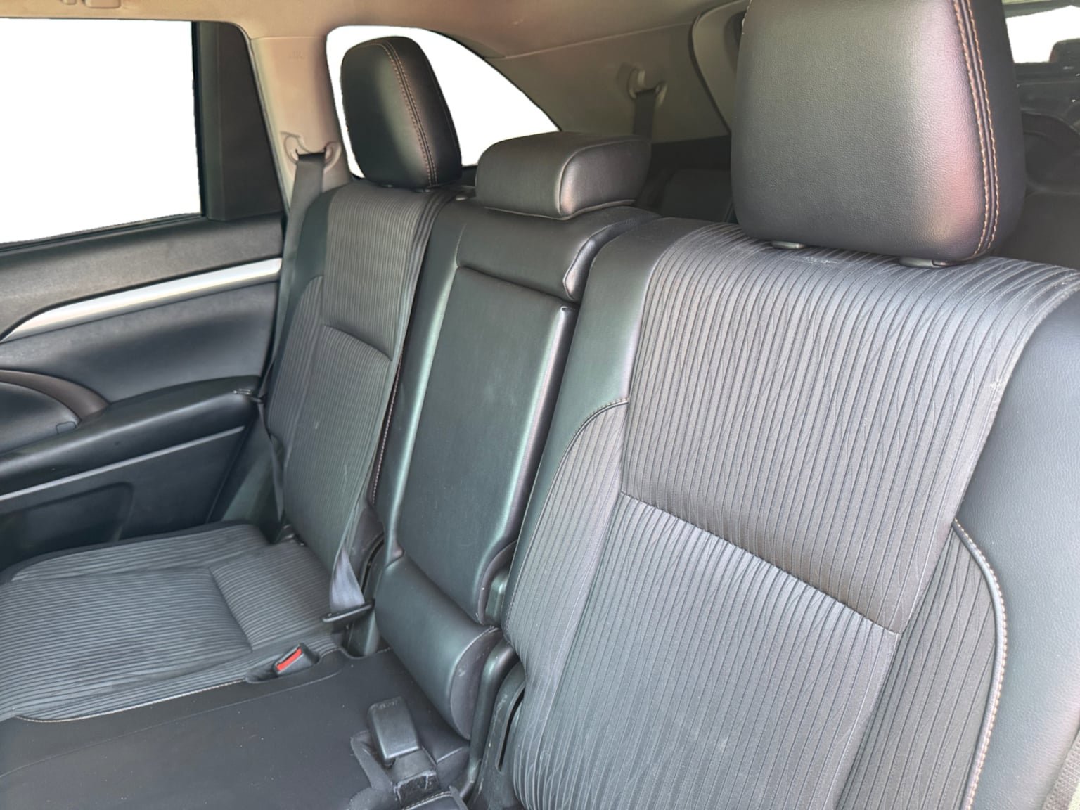 Used 2019 Toyota Highlander Plus FWD image 16