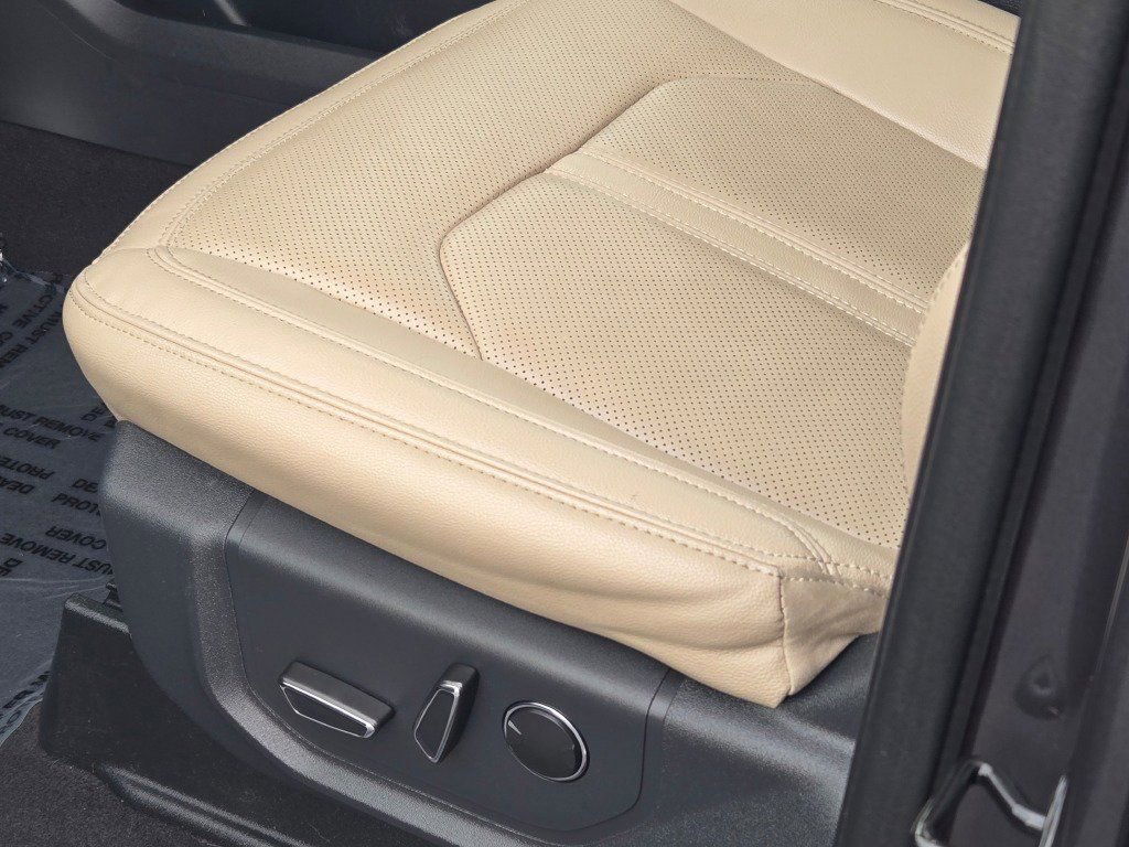 Used 2024 Ford Expedition Max Limited image 26