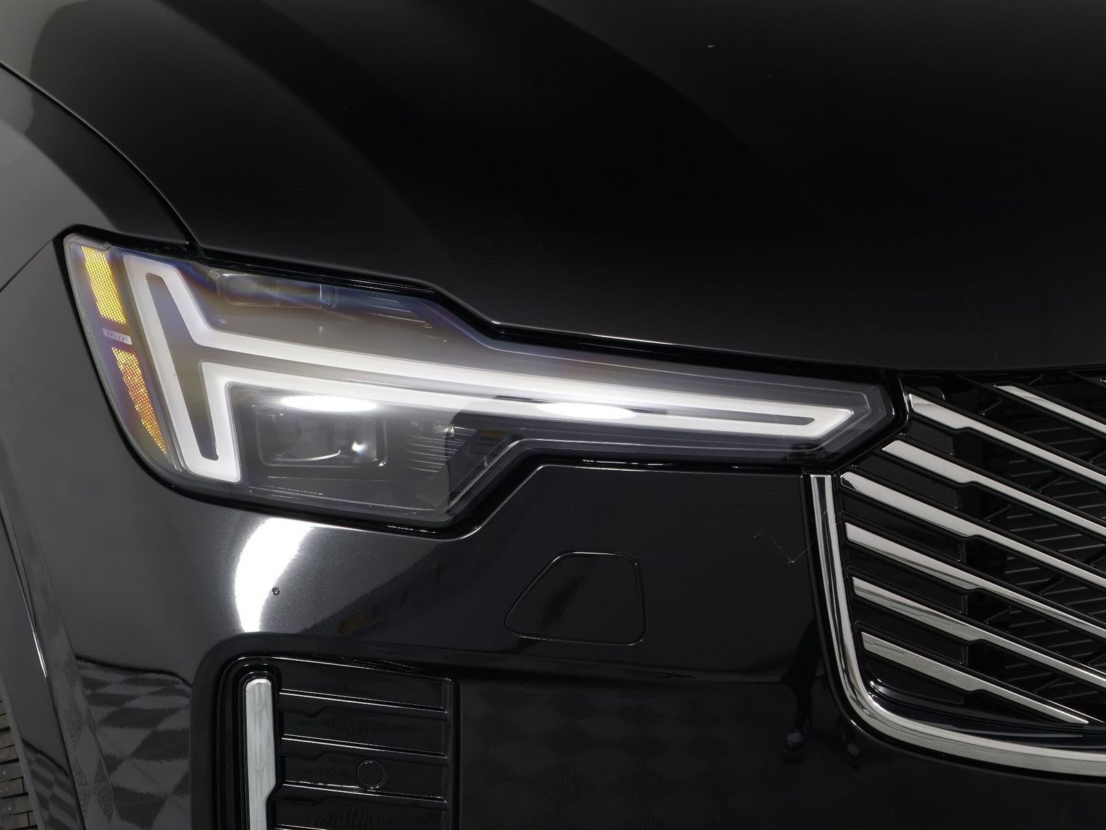 New 2026 Volvo XC90 T8 Plus AWD/4WD image 14