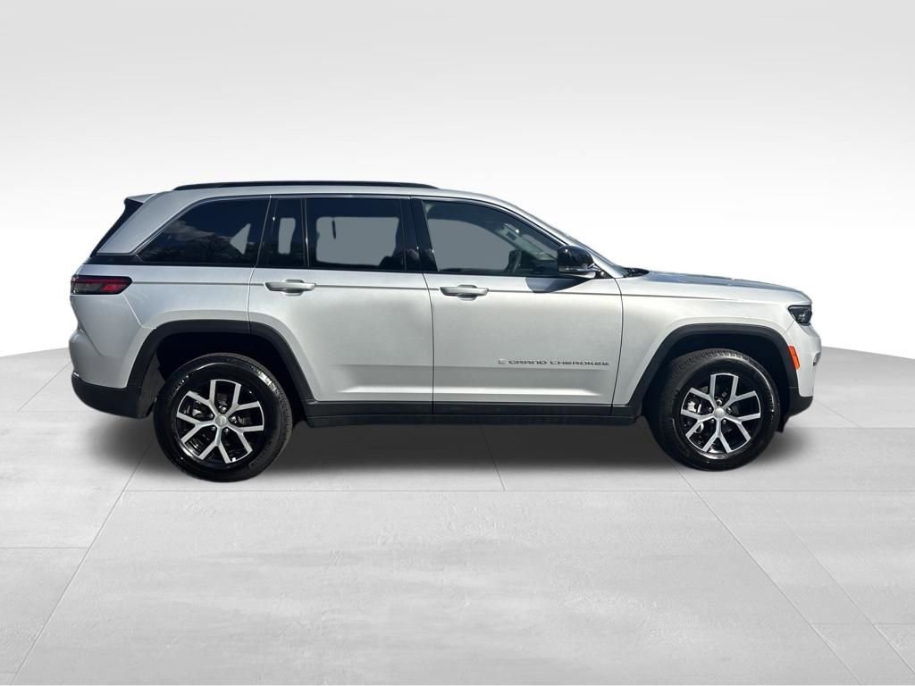 Used 2025 Jeep Grand Cherokee Limited image 22