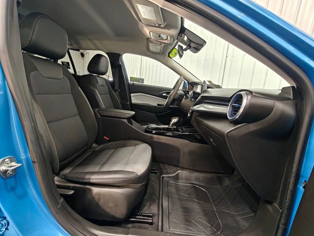 Used 2025 Chevrolet Trax LT image 21