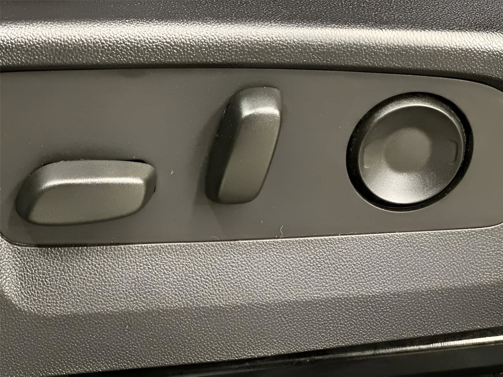 Certified 2024 Chevrolet Colorado Z71 w/ Z71 Convenience Package 2 image 37