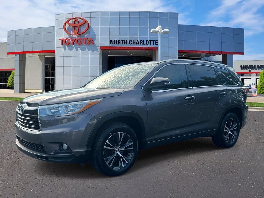 Used 2016 Toyota Highlander XLE FWD image 3