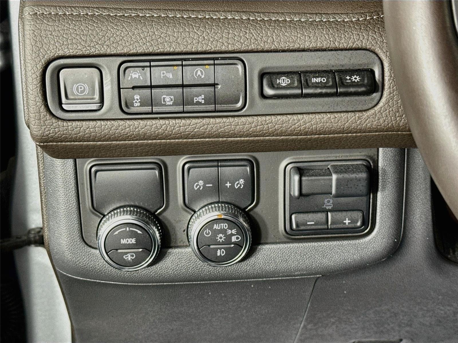 Certified 2024 GMC Yukon Denali w/ Advanced Technology Package RWD image 10