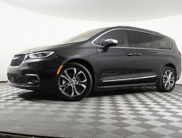 Used 2022 Chrysler Pacifica Pinnacle