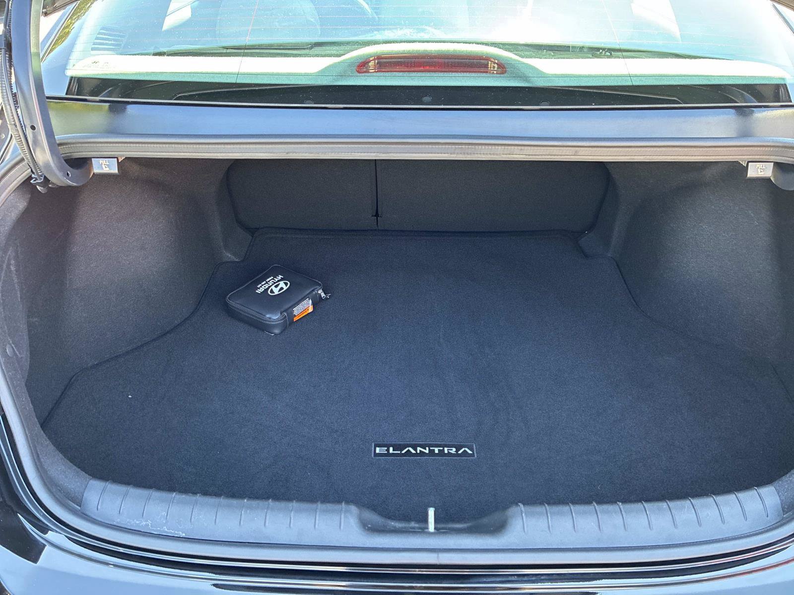Used 2025 Hyundai Elantra SEL FWD image 13