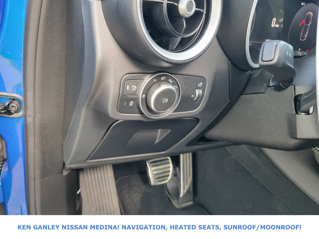 Used 2024 Alfa Romeo Stelvio Veloce AWD/4WD image 36